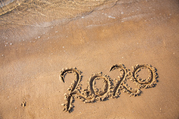 Sandy, sea shore, the waves are coming.