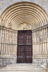 Fototapeta premium Bamberg - Seiteneingang des Doms mit Tympanon 