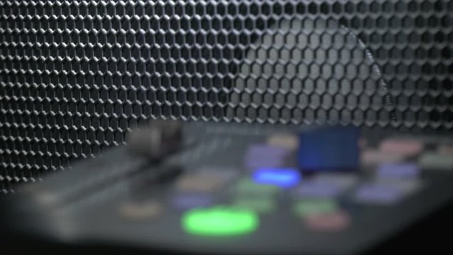 The slider of the level control moves to the nominal volume and the large diffuser behind the remote control begins to oscillate intensively. The reverse process. Focus on the diffuser.