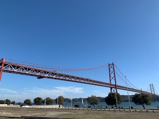 Fototapeta na wymiar Lisbon bridge