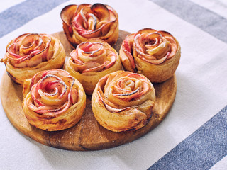 Obraz na płótnie Canvas Apple rose pastries