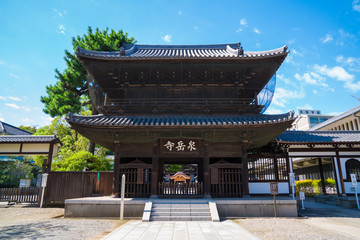 Obraz premium 東京 泉岳寺の山門 