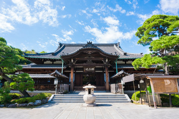 Obraz premium 東京 泉岳寺の本堂