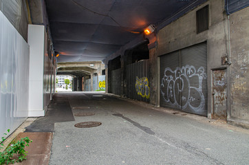 大阪　中津高架下