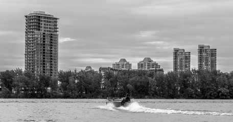 Fototapeta premium Bateau qui va aller pêcher sur le fleuve du Saint-Laurent