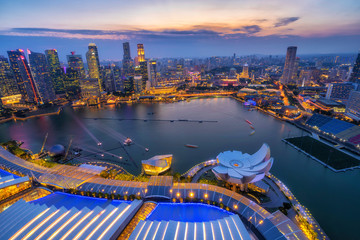 Fototapeta na wymiar Singapore - August 2: Traveller go to the sky desk of Marina Bay Sands to see the best view of Singapore on August 2, 2019.