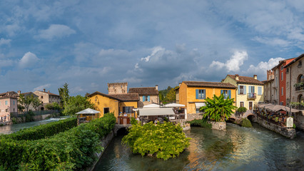 Fototapeta na wymiar Valeggio sul Mincio, Borghetto am Mincio südlich vom Gardasee, Venetien, Italien, Europa