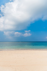 Fototapeta na wymiar 宮古島のビーチ　宮古島の海　Beautiful beach in Miyakojima Island, Okinawa.