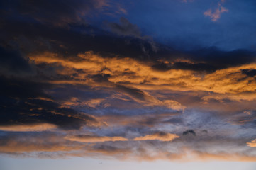 Obraz premium Dramatic sky with orange clouds. Nature background.