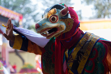 インド、ブッダガヤにあるブータン寺院でのチベット仏教の踊り、マスクダンス