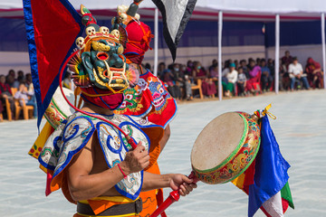インド、ブッダガヤにあるブータン寺院でのチベット仏教の踊り、マスクダンス