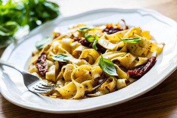 Pasta with sauce and sun-dried tomatoes