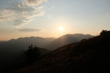 Obraz premium View around peak Lomis Mta in Borjomi-Kharagauli National Park, Georgia. Amazing autumn colours in evening sunlight.