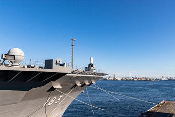 横浜大桟橋の護衛艦
