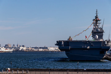 横浜大桟橋の護衛艦