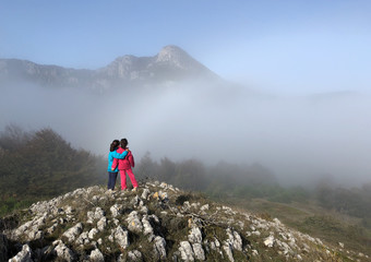 Hermanas en la niebla