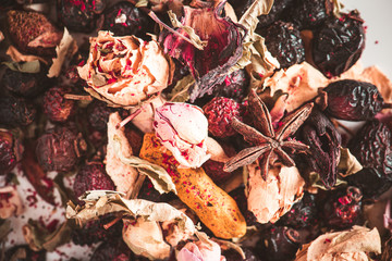 Mix of dried flowers, berries and spices