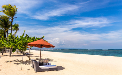 Paradise balinese sandy beach - 295479594