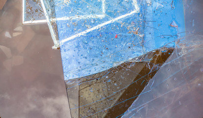 Glasscheiben im Wertstoff Container
