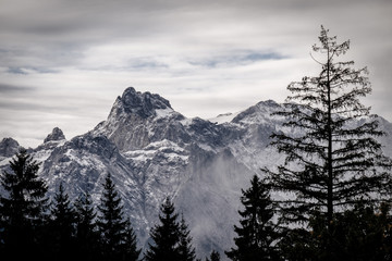 Karwendel Gebirge bei Nebel