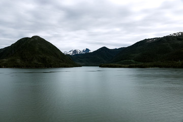 Hermoso lago en alaska
