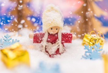 Obraz na płótnie Canvas Snowgirl on snow background