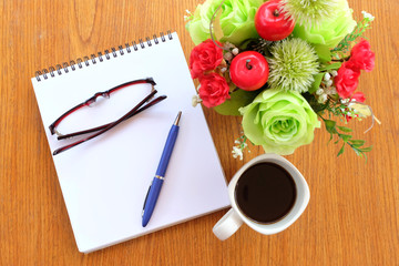 note paper on wooden table