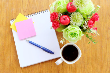 note paper on wooden table