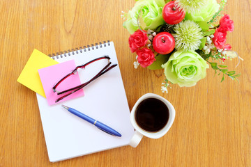 note paper on wooden table