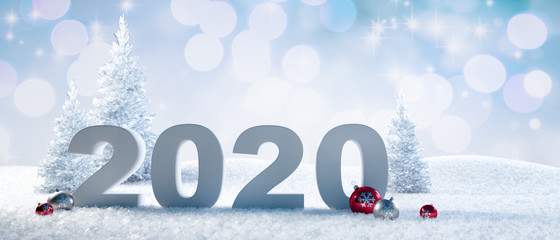 Fototapeta na wymiar Jahreszahl 2020 im Schnee mit Weihnachtskugeln
