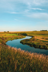 Obraz premium Summer sunset landscape with river bend