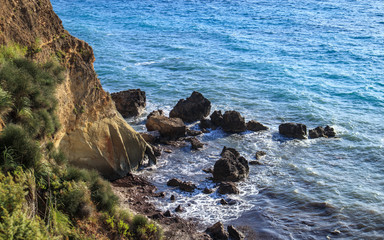 Fototapeta na wymiar Cliff with rocks at sea
