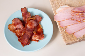 Tocino frito y crudo, desayuno keto, proteína 
