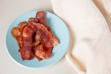 Tocino frito, desayuno keto, comida cetogenica