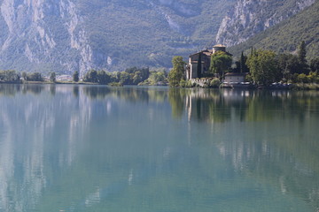 Fototapeta na wymiar Il Lago di Toblino - e il suo omonimo Castello. ( Tn. )