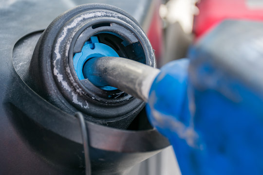 Llenado del deposito de adblue del camion