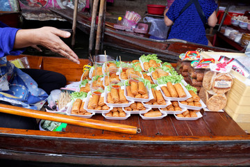 Floating market in Damnoen Saduak, Thailand
