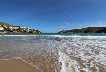 Fantastischer Anblick einer Bucht an der Costa Brava für einen erholsamen und relaxten Urlaub.