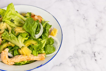 ensalada de pollo y palta