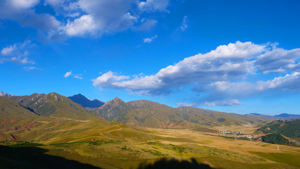 Fototapeta na wymiar Beautiful nature landscape veiw of The Qilian Mountain Scenic Area Mount Drow in Qinghai China.