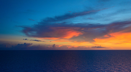 Naklejka na ściany i meble Sunset at sea