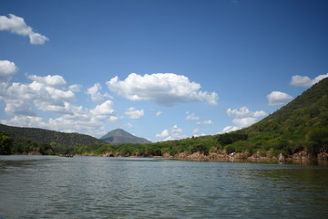 a sunny morning in hogenakkal lake .