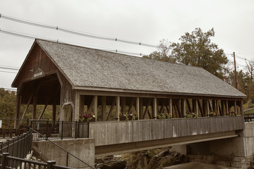Quechee Covered Bridge overlooking Ottauquechee River Falls in the New England town of Quechee, Vermont