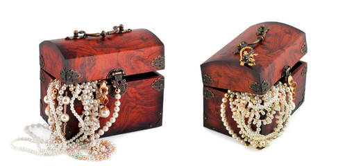 Isolated object treasure chest set golden diamond jewelery