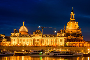 Panorama Dresden zur blauen Stunde