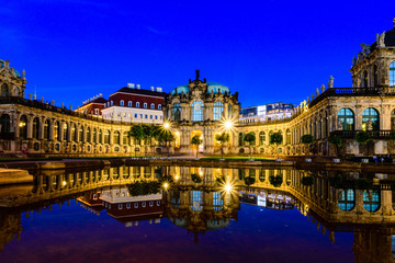 Fototapeta na wymiar Zwinger in Dresden zur blauen Stunde