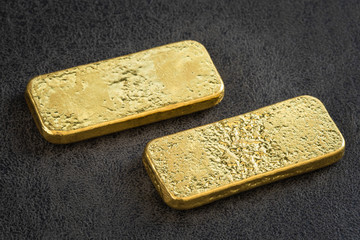 Fototapeta premium Gold bar on black leather