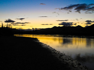 Obraz premium Letztes Tageslicht am Alatna River in der Brooksrange im Norden Alaskas