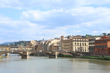 Fototapeta na wymiar イタリア・フィレンツェ最古の橋、ポンテ・ヴェッキオ
