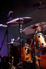 Obraz na płótnie Canvas vertical picture of drumkit set 